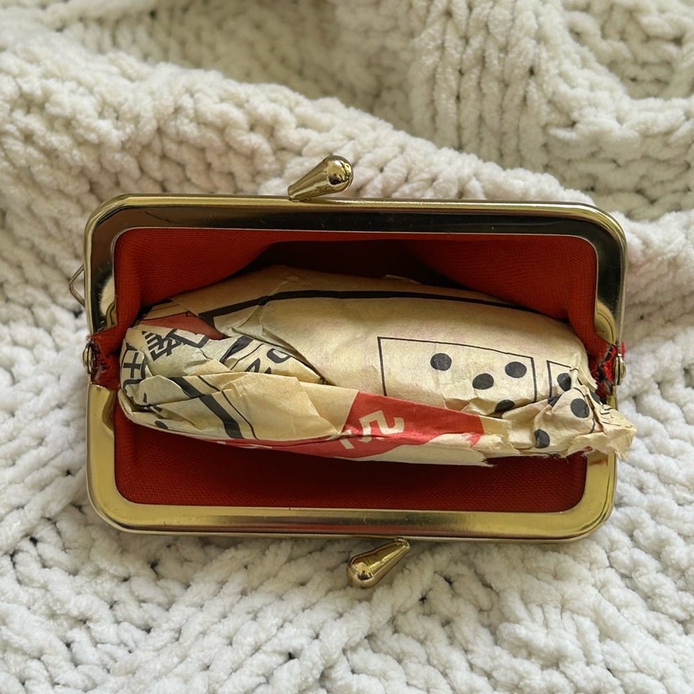Red butterfly coin purse - Picture 3 of 6